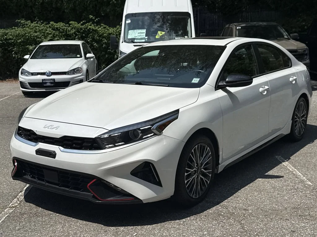 Used 2022 Snow White Pearl Kia GT-Line image 7
