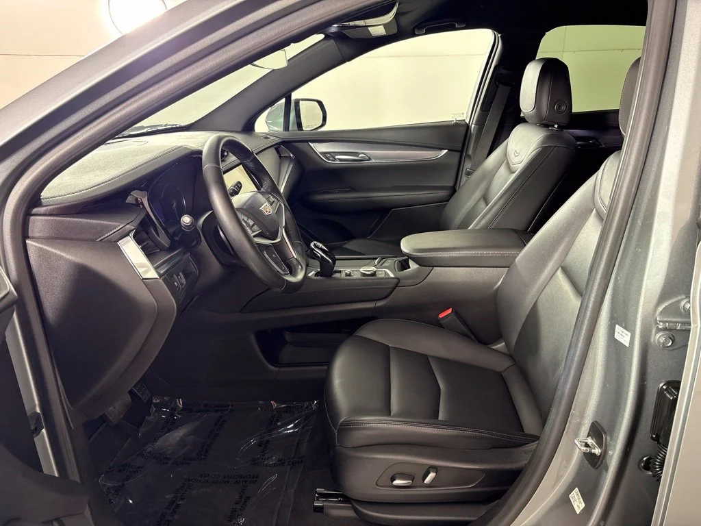 Used 2023 Silver Cadillac Luxury image 32