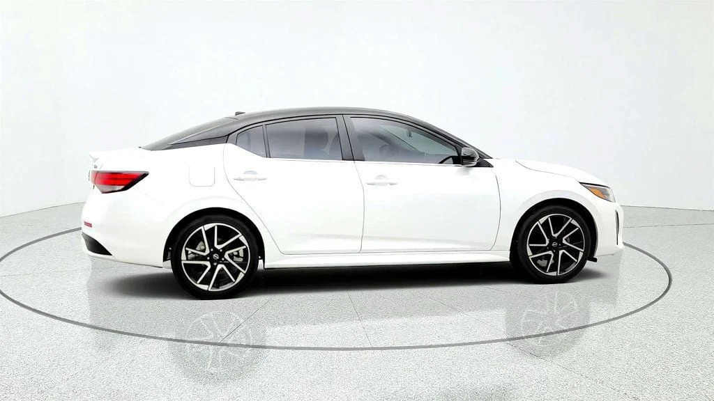 Used 2025 Aspen White Tricoat/Super Black Nissan SR CVT image 4