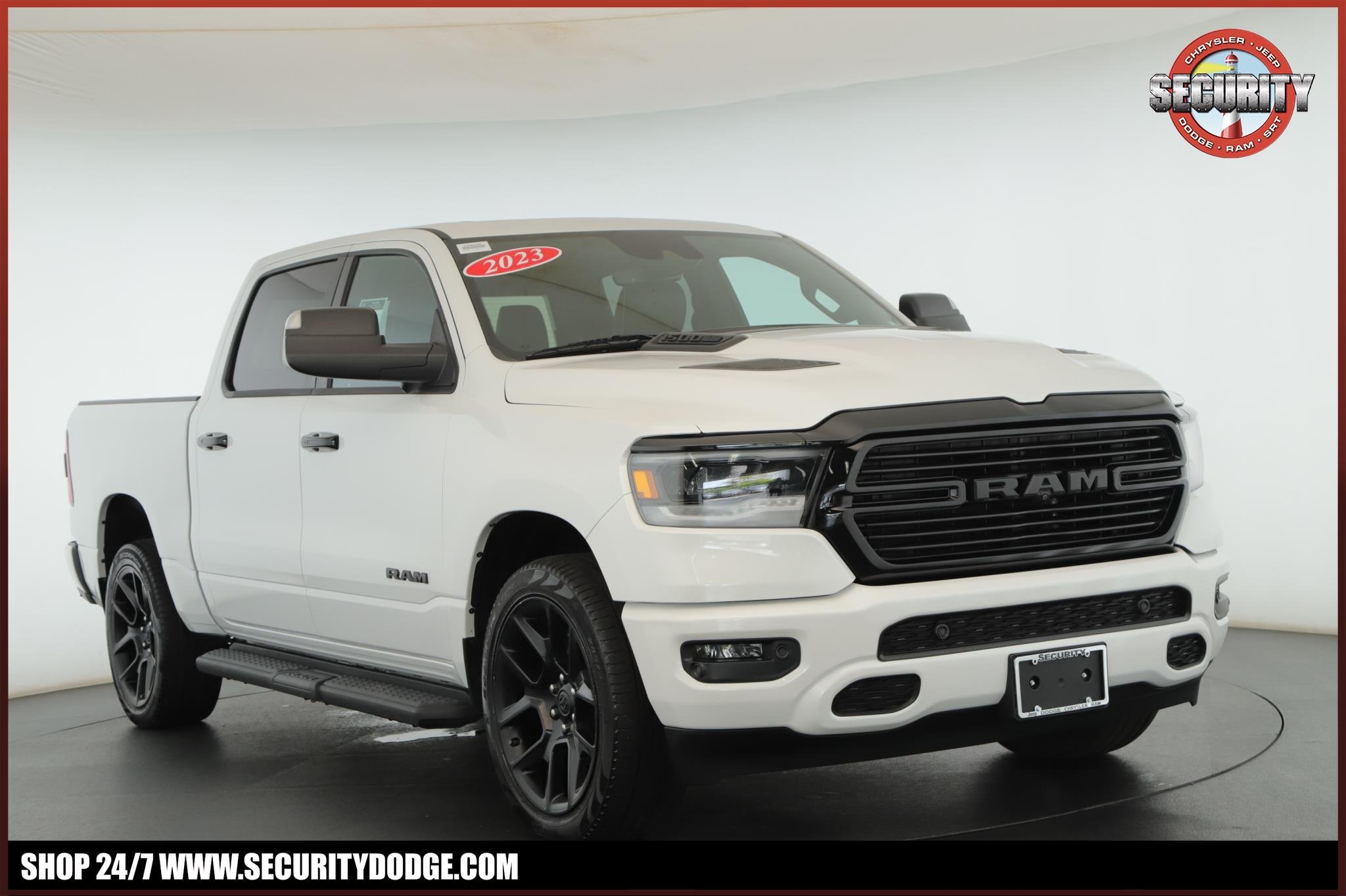 2023 RAM 1500 Laramie 4x4 Crew Cab 5'7's photo