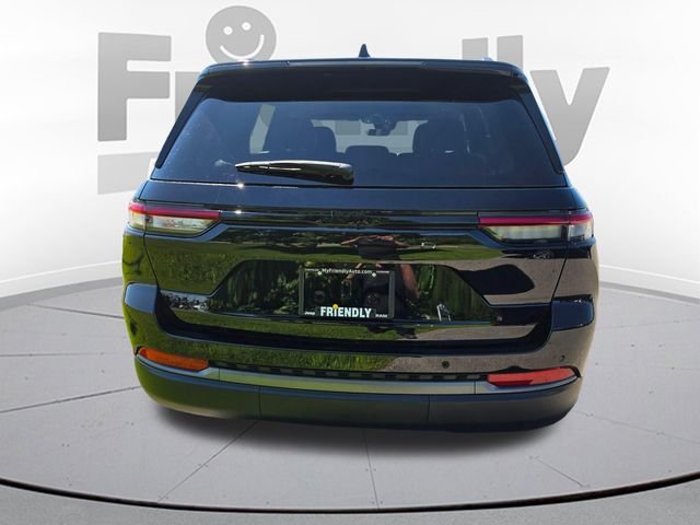 New 2026 Diamond Black Crystal Pearl-Coat Exterior Paint Jeep Altitude image 6