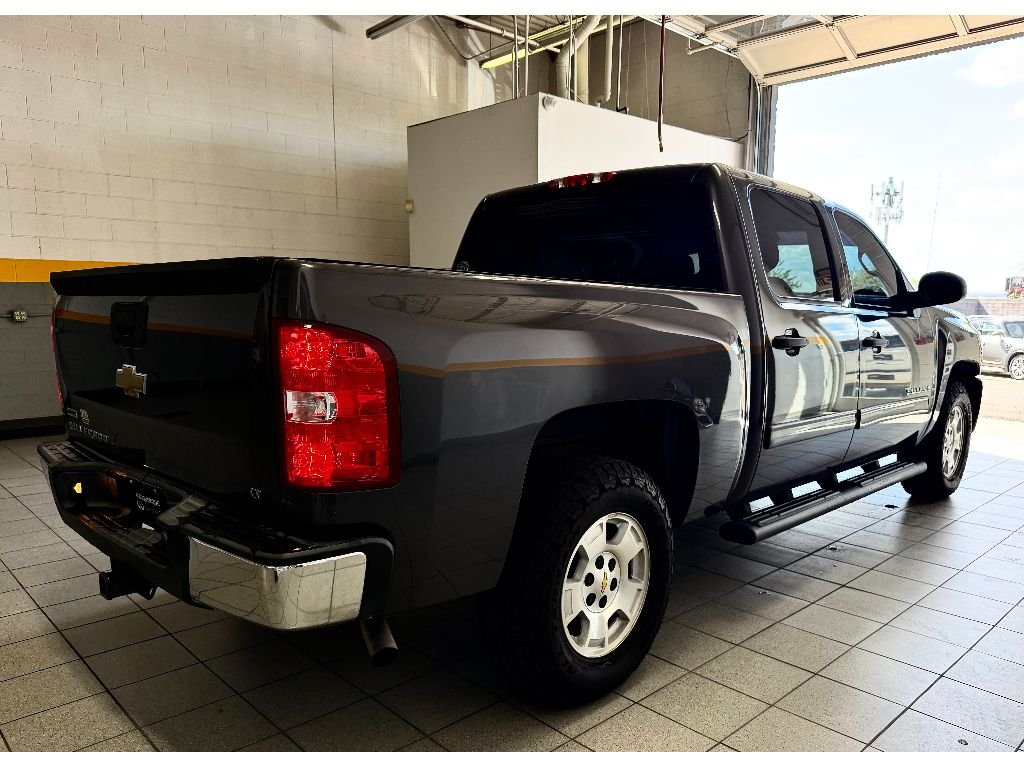 Used 2011  Chevrolet LT image 4
