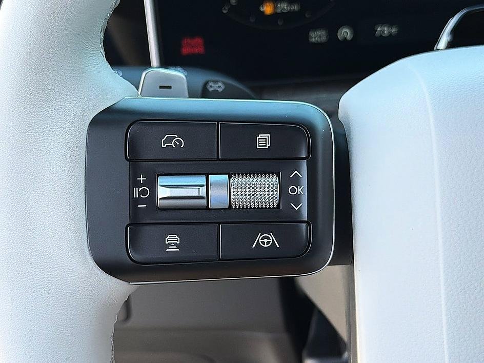 New 2027 Shimmering Silver Hyundai Limited AWD image 30