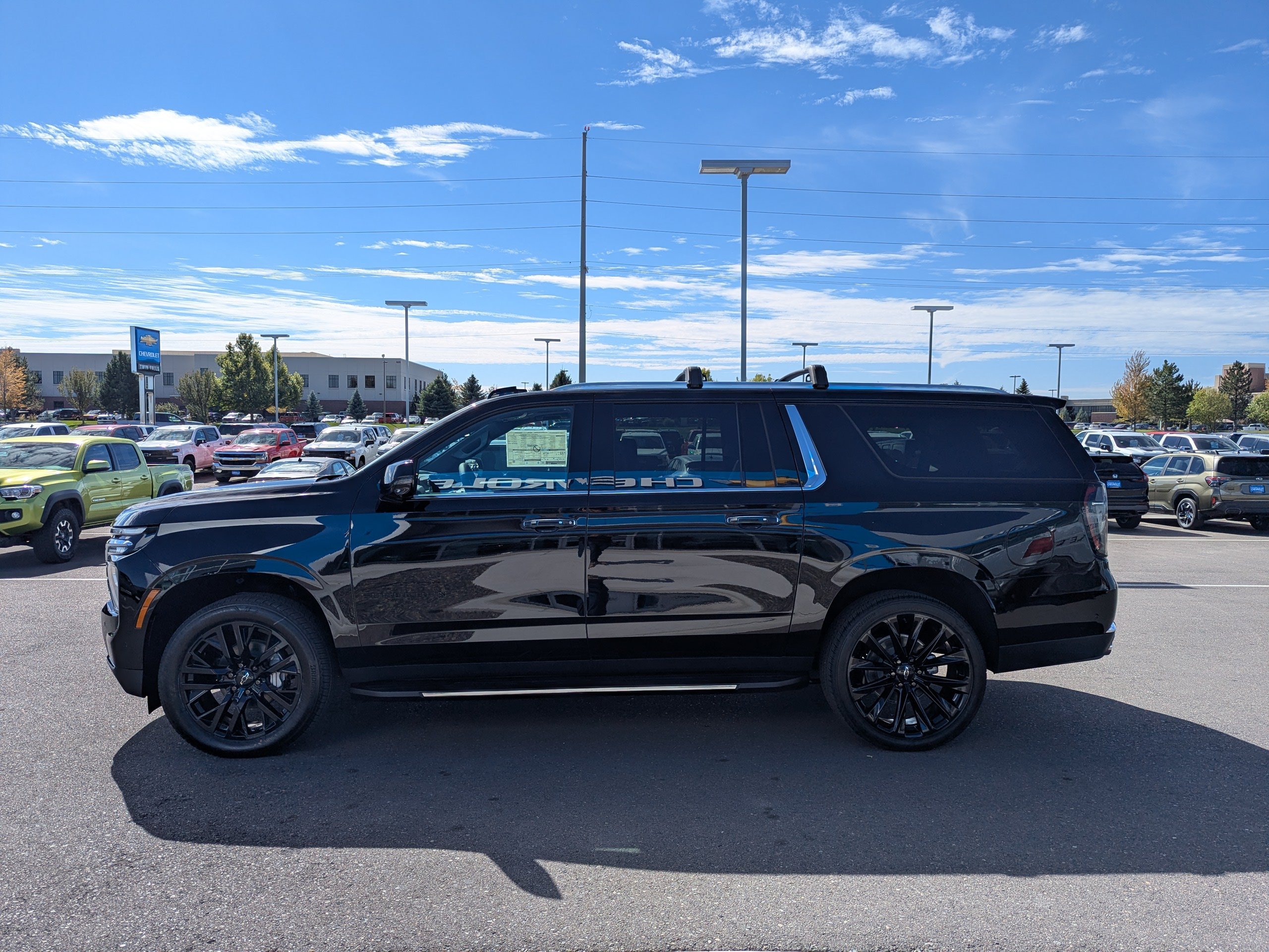 2026 Chevrolet Suburban Premier - Photo 7