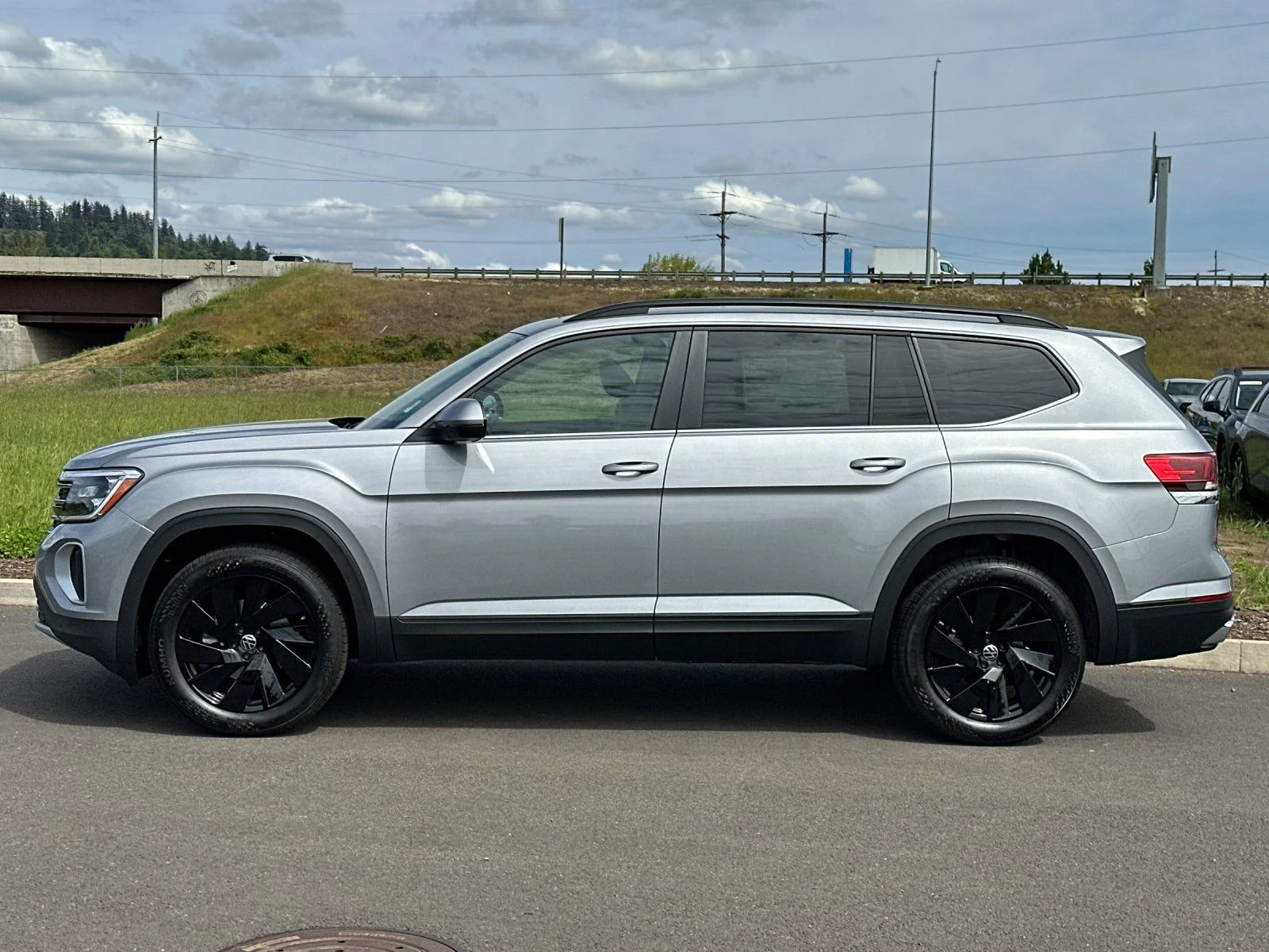 New 2026 Silver Volkswagen SE w/Technology image 6