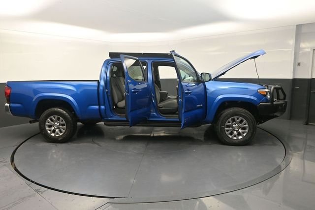 Used 2018 Blue Toyota SR5 image 46