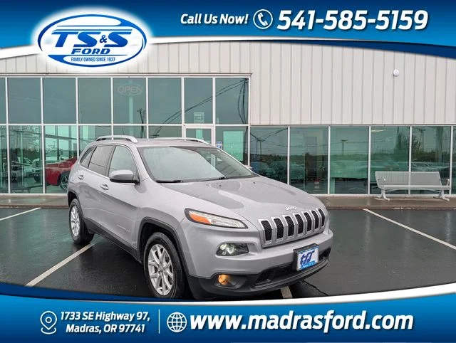 Used 2018 Silver Jeep Latitude image 1