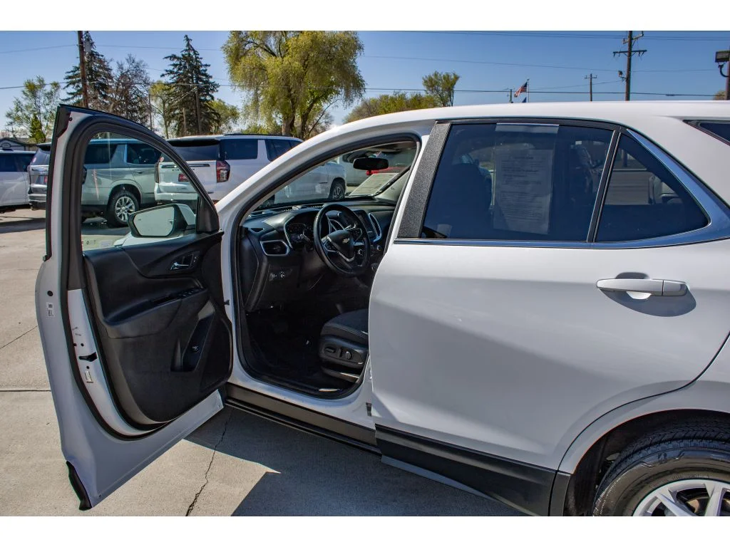 Used 2024 Summit White Chevrolet LT image 23