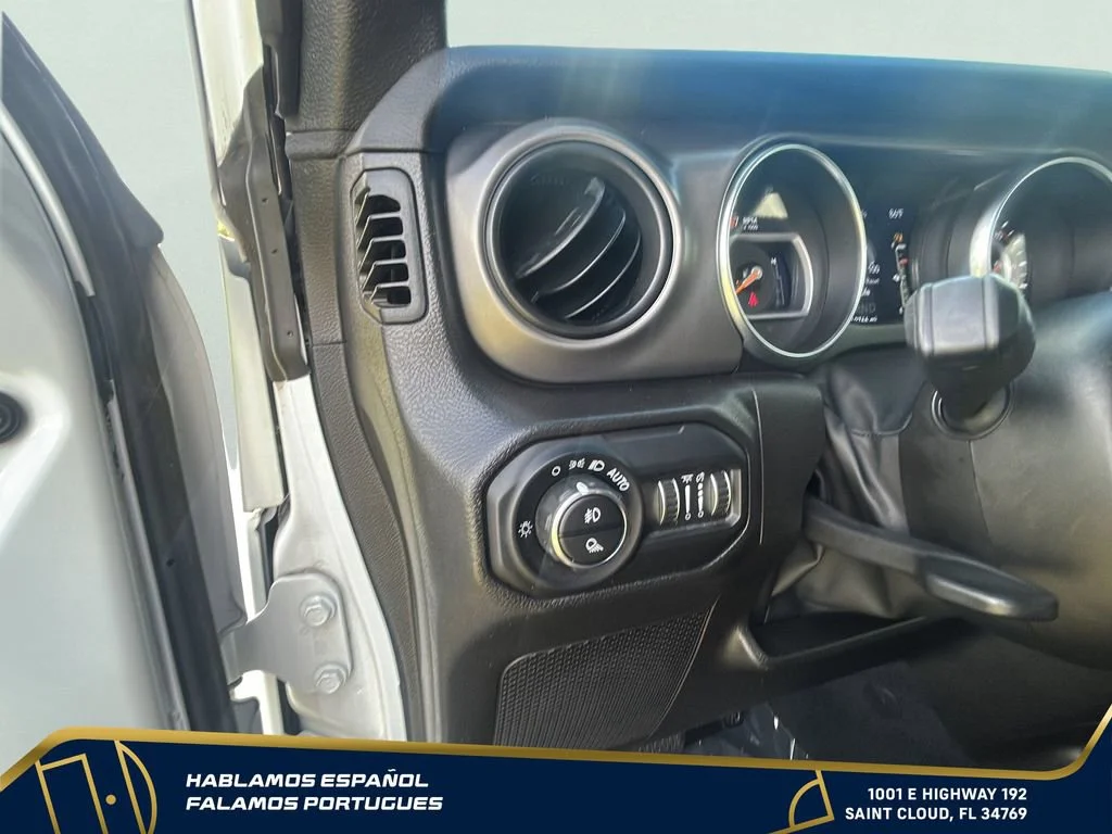 Used 2022  Jeep Willys image 18
