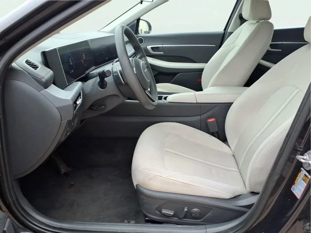 Used 2024  Hyundai SEL image 18