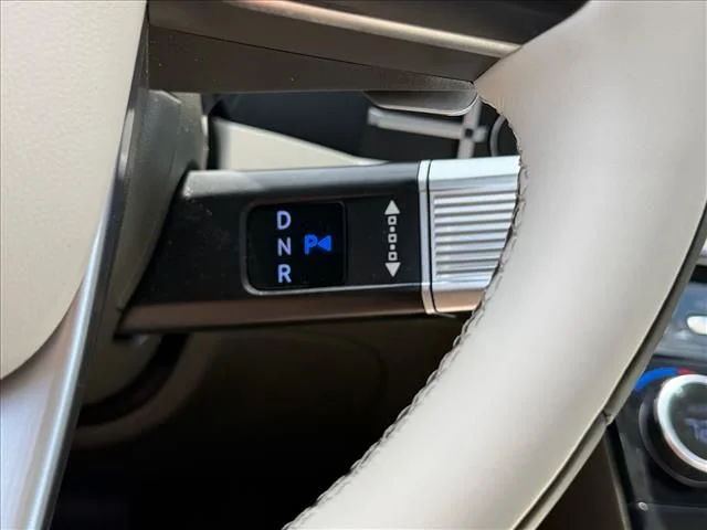 Used 2025 White Hyundai Calligraphy image 21
