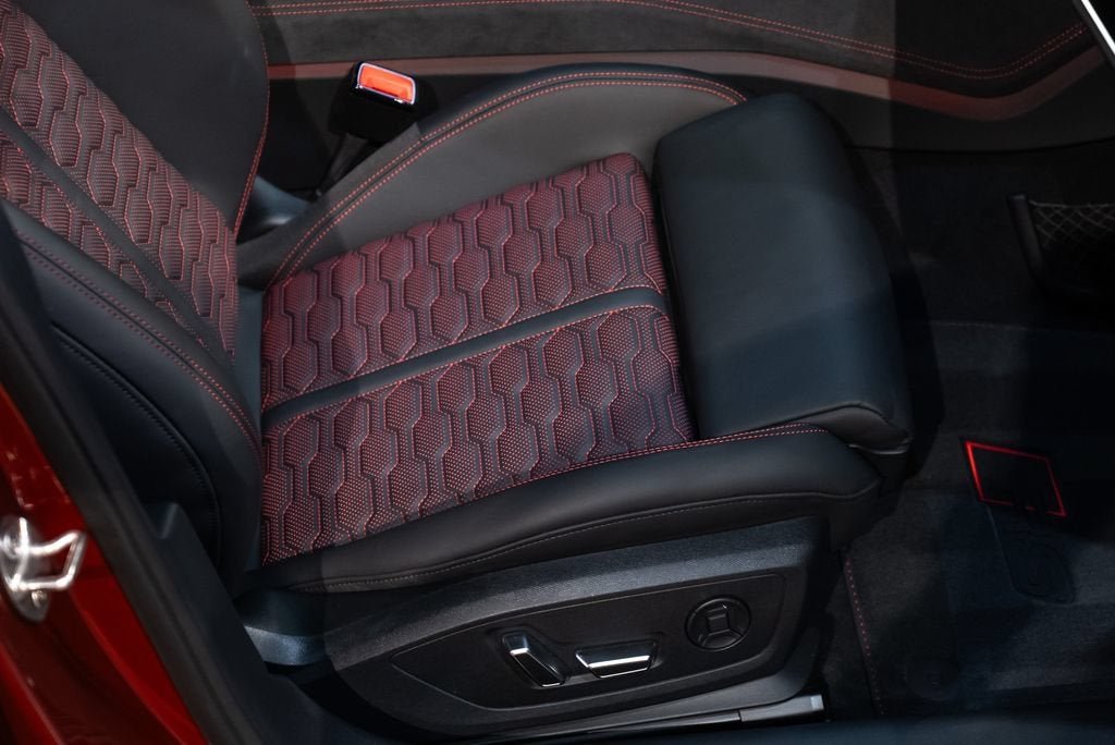 Used 2025 Grenadine Red Metallic Audi 4.0T image 39