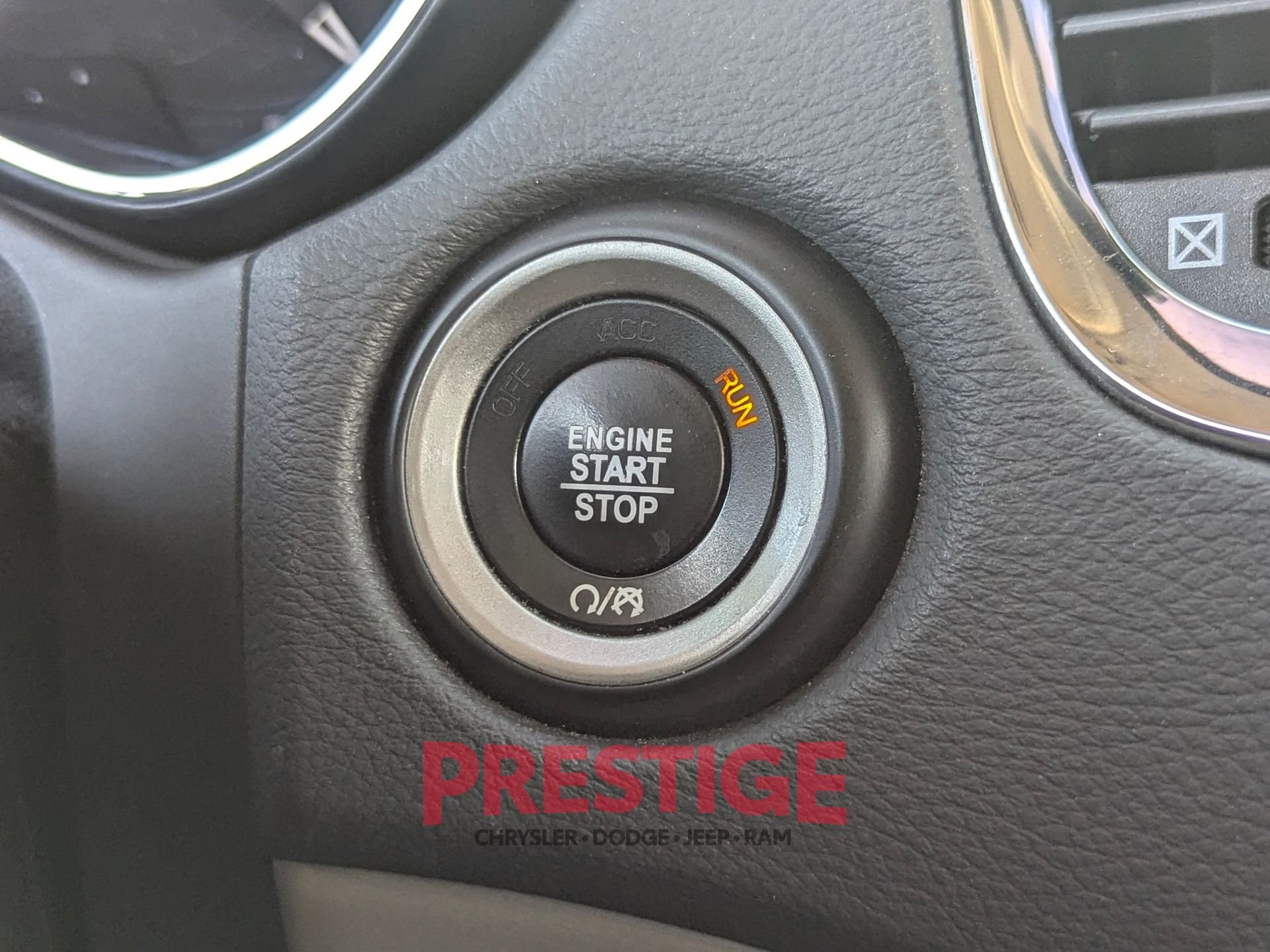 Used 2018 Gray Dodge SXT image 18