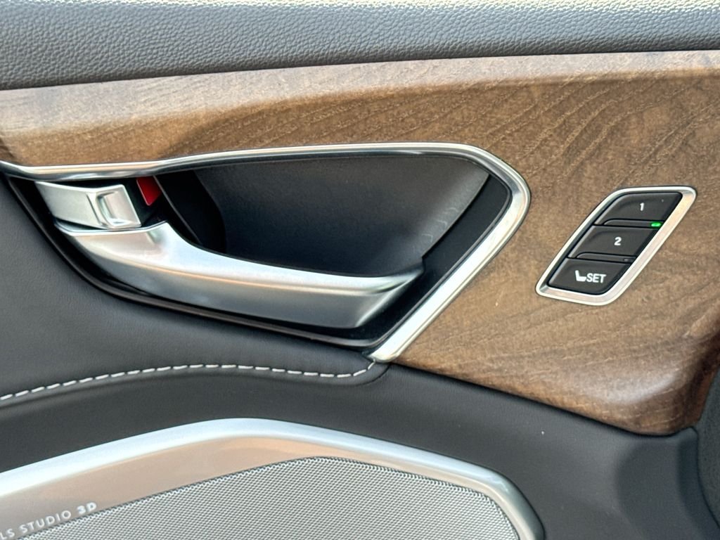 Used 2024  Acura Advance Package image 19