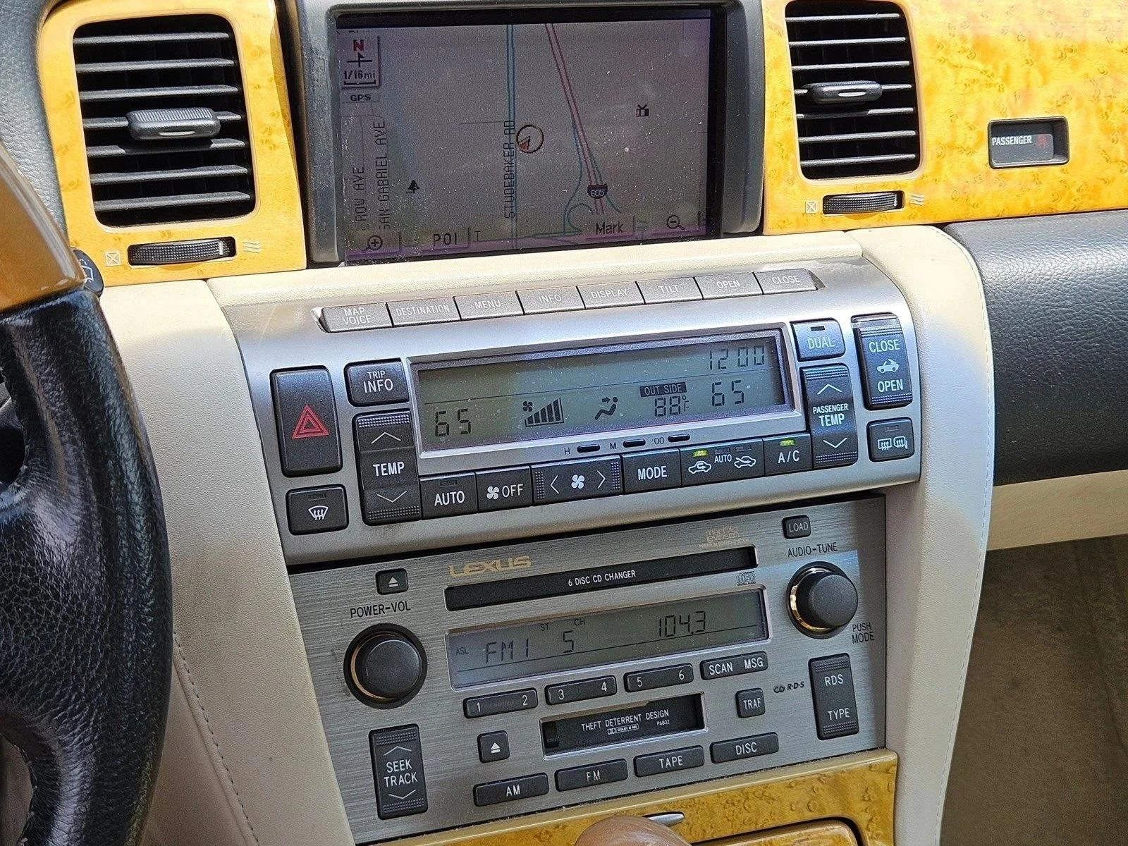 Used 2003 Black Lexus  image 12
