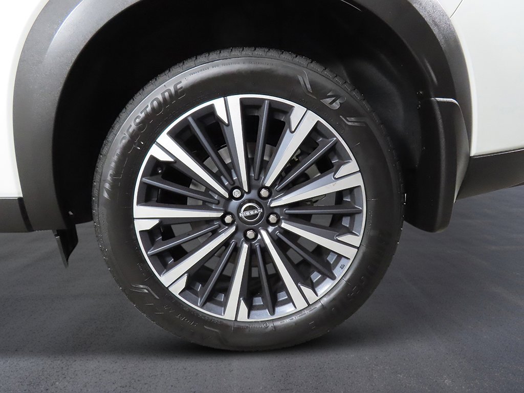 New 2026 Everest White Pearl TriCoat Nissan Platinum image 9