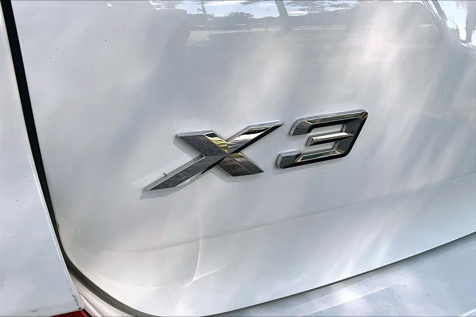 Used 2019 Alpine White BMW sDrive30i image 31