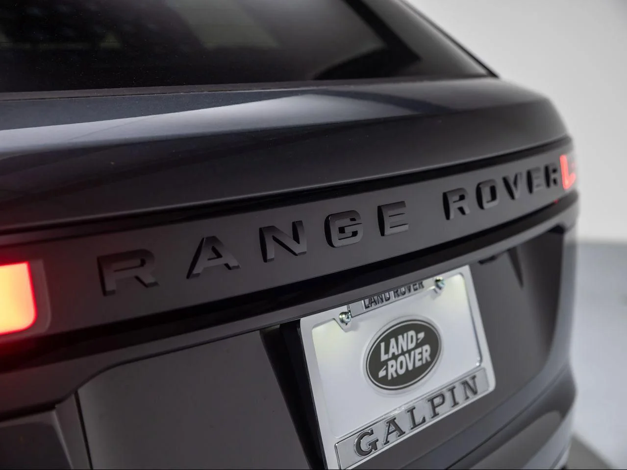 New 2026 Carpathian Grey Land Rover P250 Dynamic SE image 32