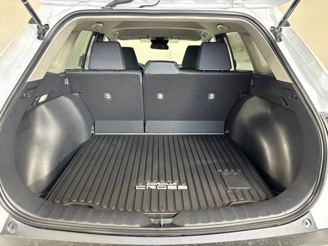 New 2026 Wind Chill Pearl <sup>1</sup> Toyota  LE image 21