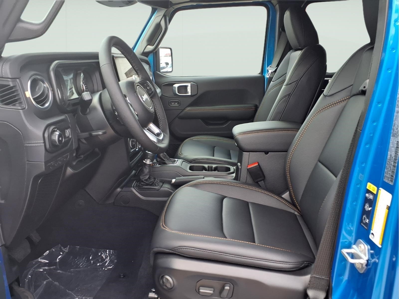 New 2026 Hydro Blue Pearl-Coat Exterior Paint Jeep Sahara image 10
