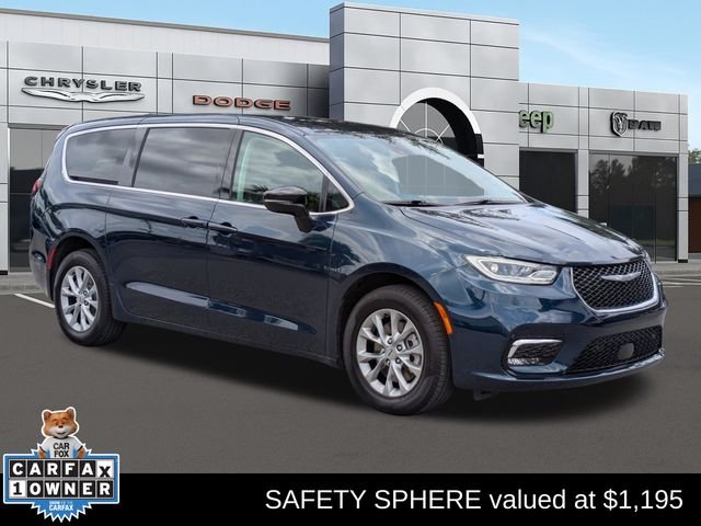 2024 Chrysler Pacifica Touring L AWD's photo