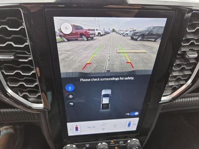 Used 2024 Oxford White Ford XLT image 21