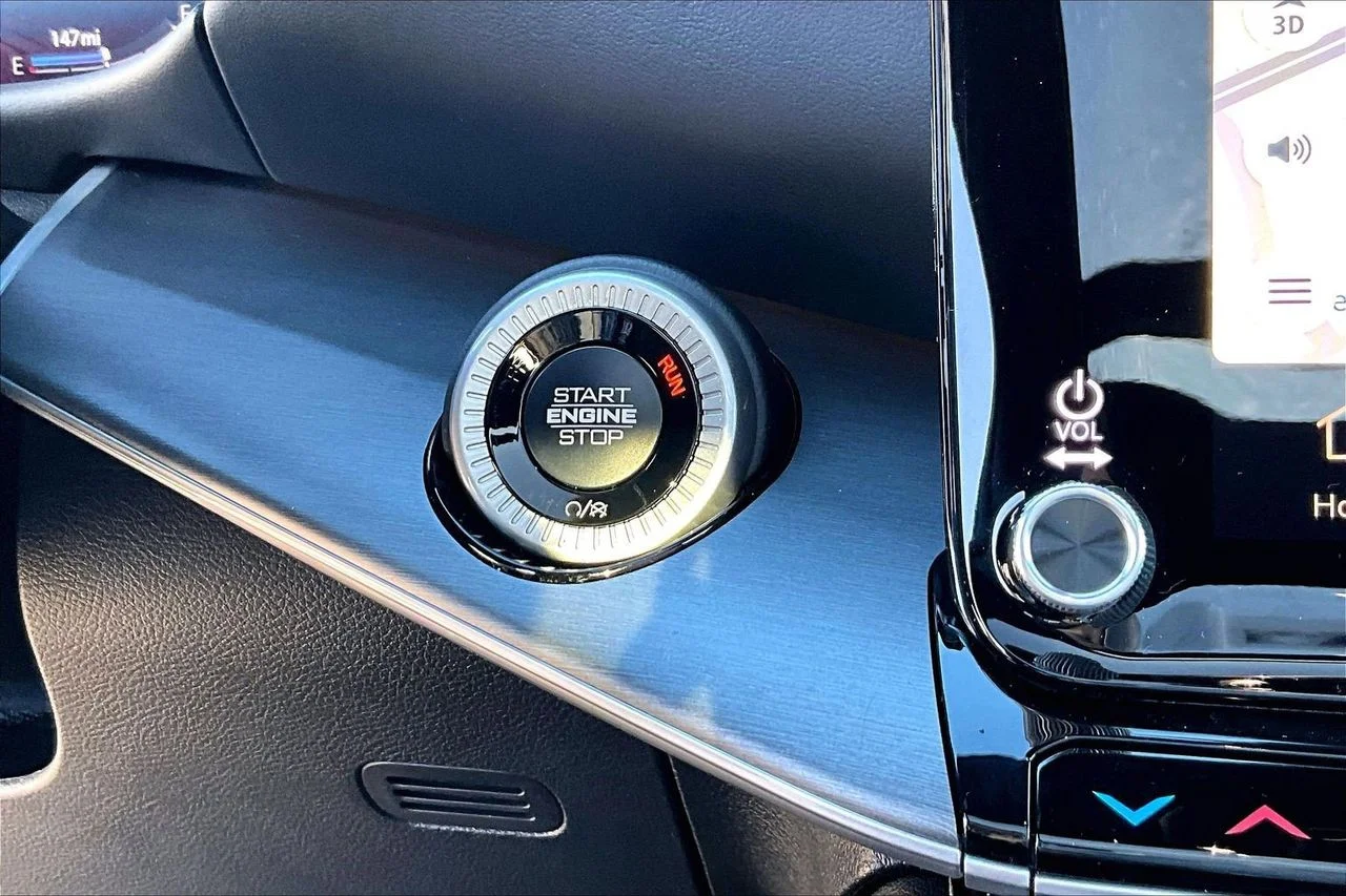 New 2026 Velvet Red Pearl-Coat Exterior Paint Jeep Limited Reserve 29D image 29