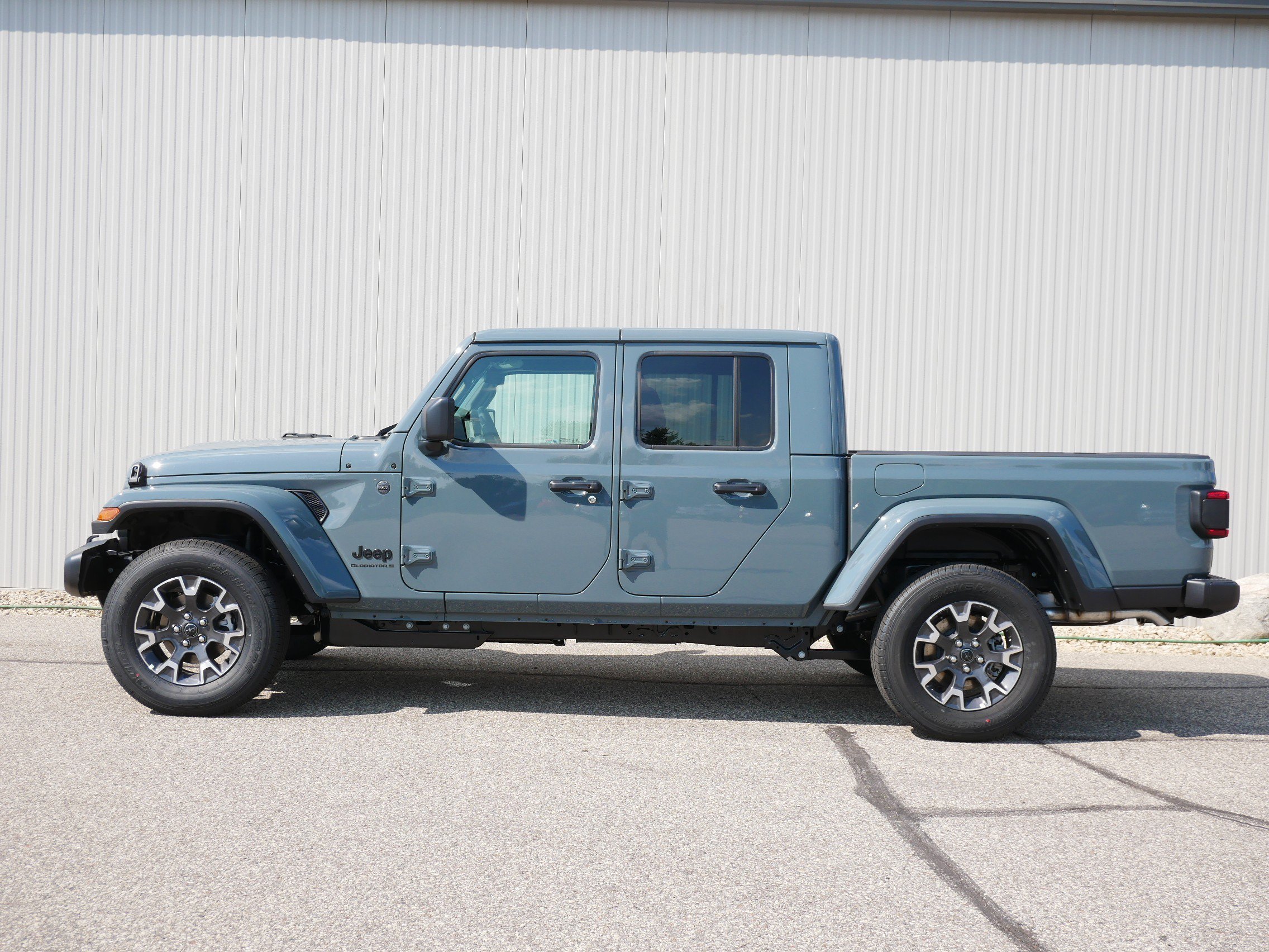 New 2026 Anvil Clear-Coat Exterior Paint Jeep Sahara image 2