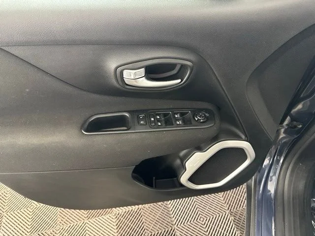 Used 2019 Blue Jeep Latitude image 22