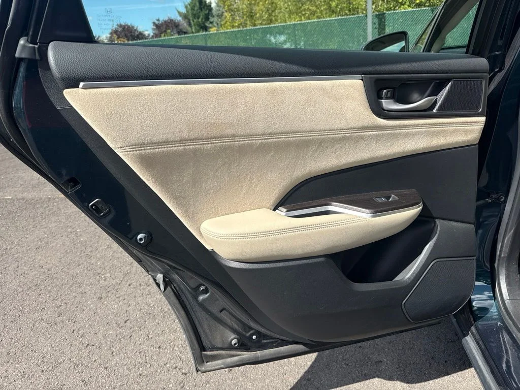 Used 2018 Moonlit Forest Pearl Honda Touring image 20