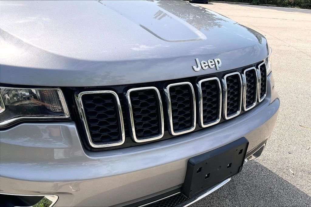 Used 2021 Silver Jeep Limited image 31