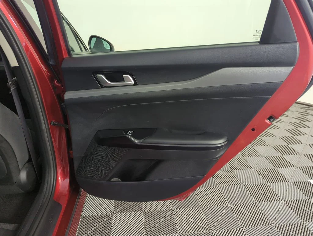 Used 2023 Red Kia LXS image 30