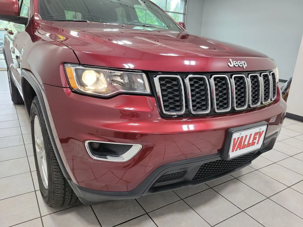 Used 2017 Red Jeep Laredo image 22