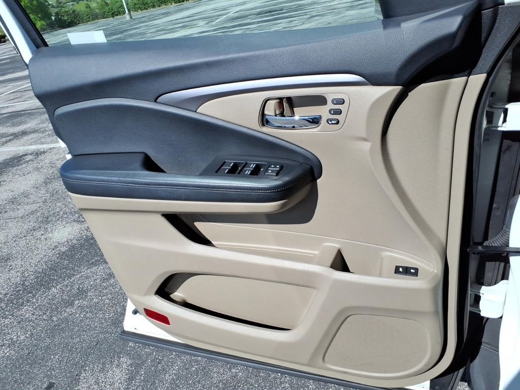 Used 2020 Silver Honda EX-L image 18