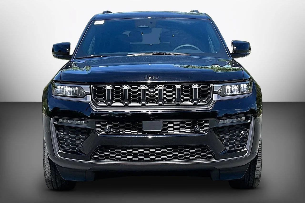 New 2026 Diamond Black Crystal Pearlcoat Jeep 85TH ANNIVERSARY EDITION image 3