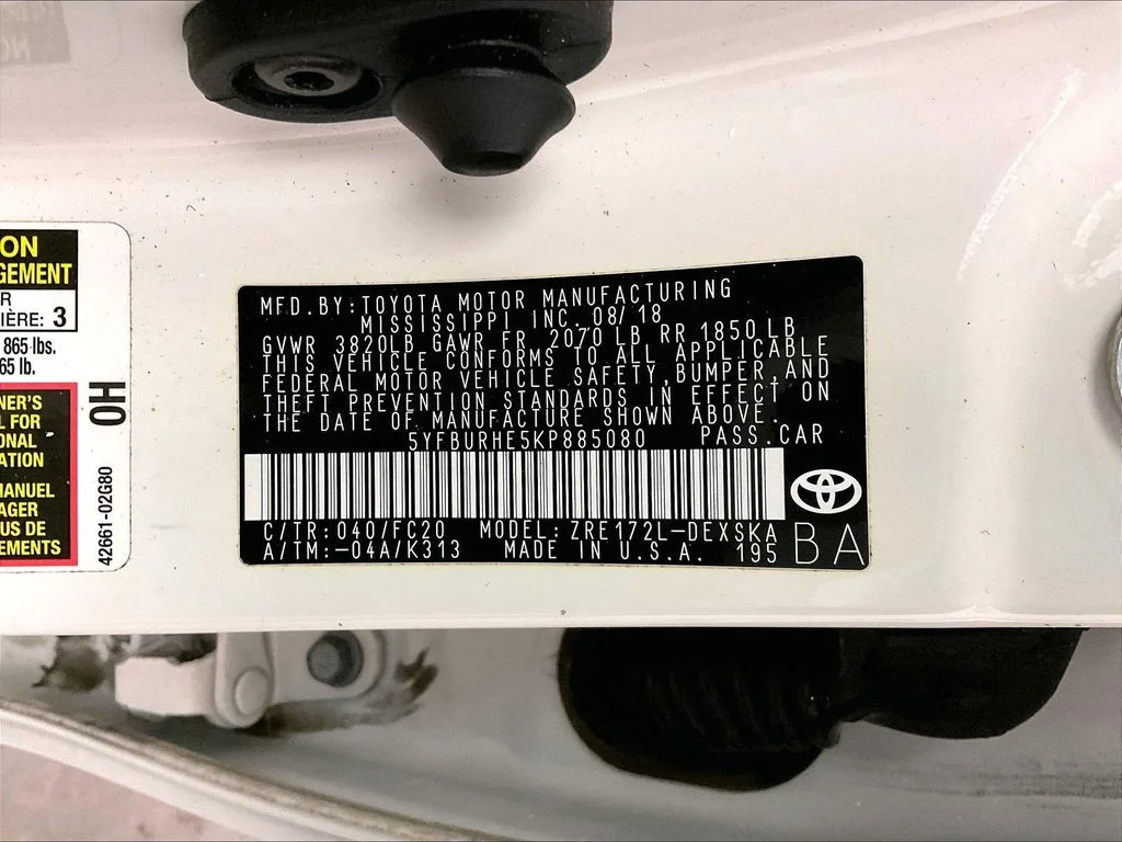 Used 2019 White Toyota SE image 39