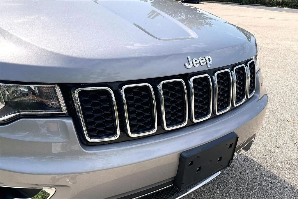 Used 2021 Silver Jeep Limited image 31