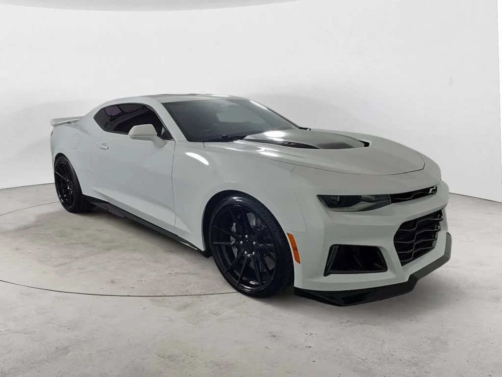 Used 2022 Summit White Chevrolet ZL1 image 3