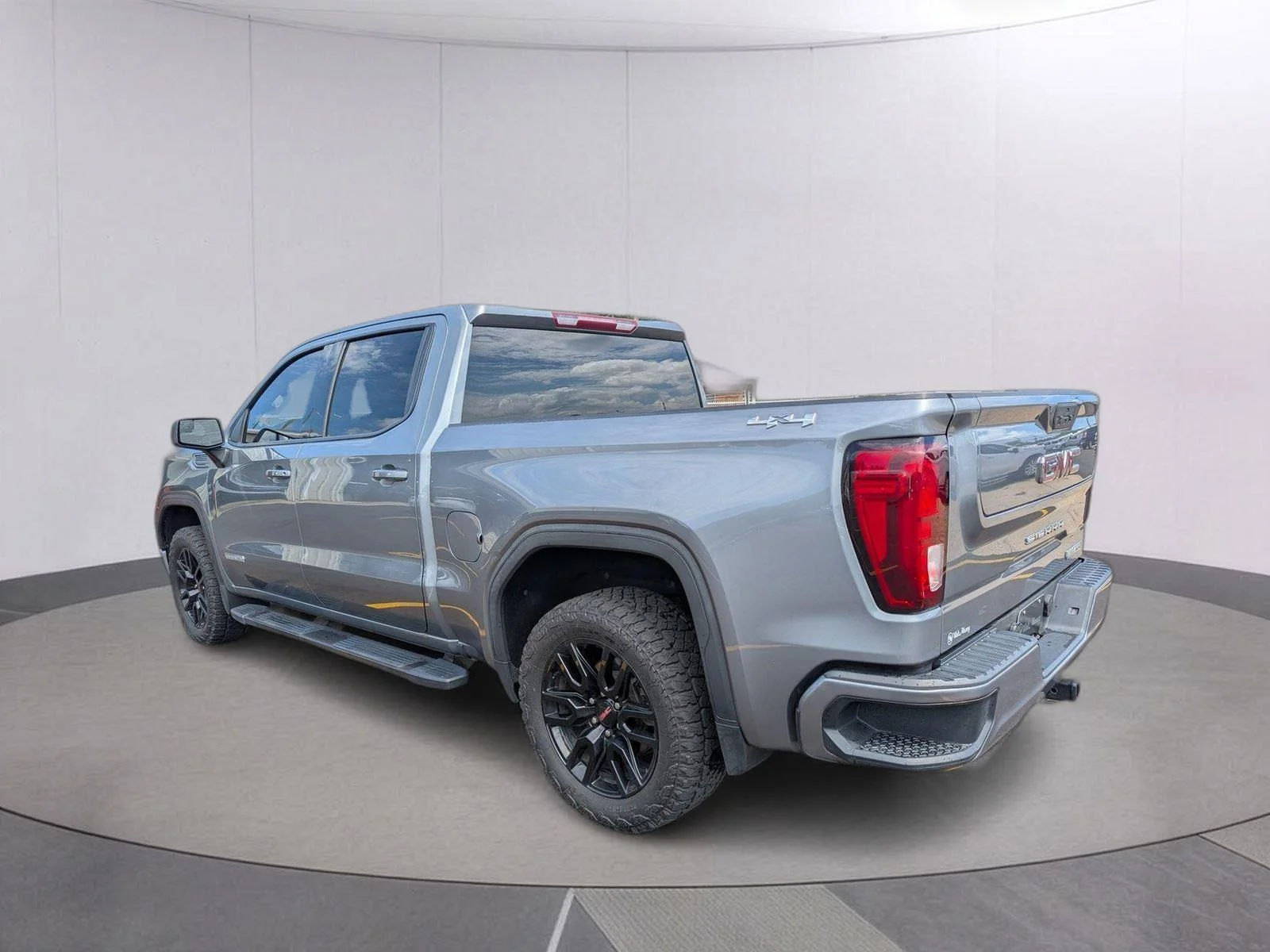 Used 2022 Satin Steel Metallic GMC Elevation image 3