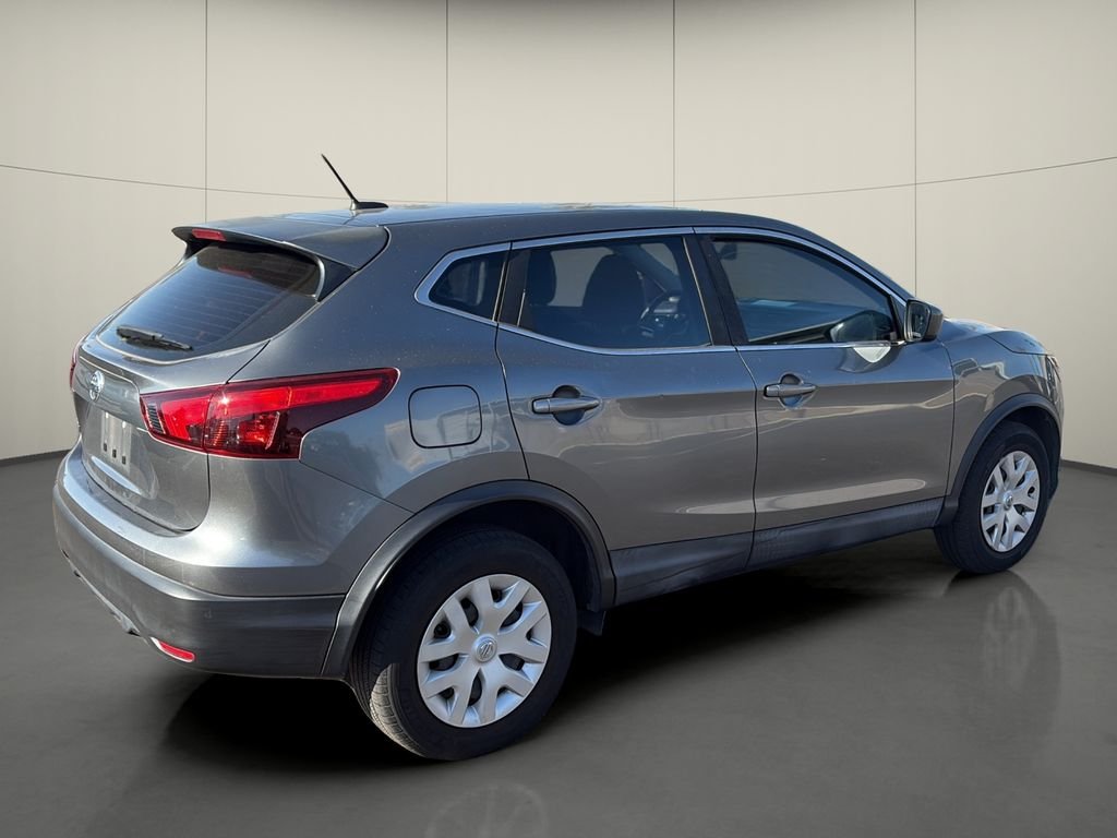 Used 2019 Gray Nissan S image 7