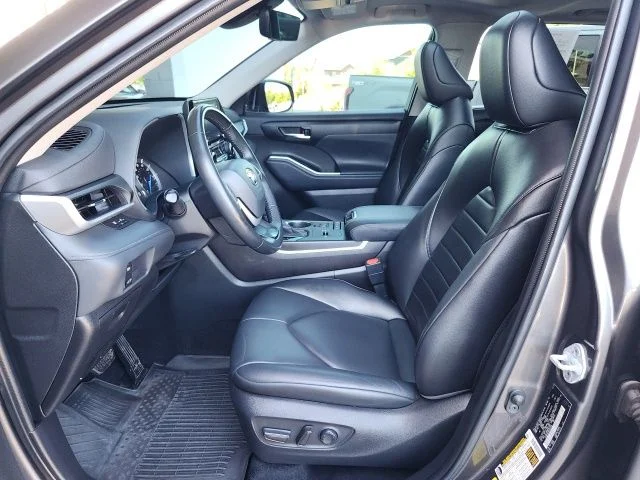 Used 2022 Gray Toyota XLE image 16