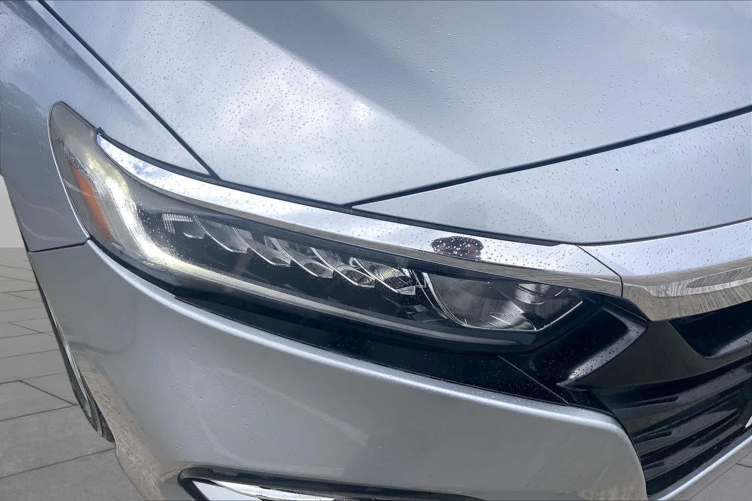 Used 2018 Lunar Silver Metallic Honda LX 1.5T image 27