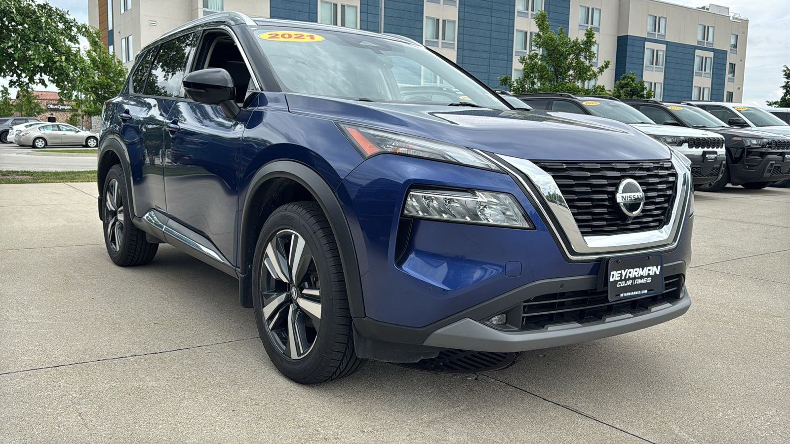 Used 2021 Blue Nissan SL image 2