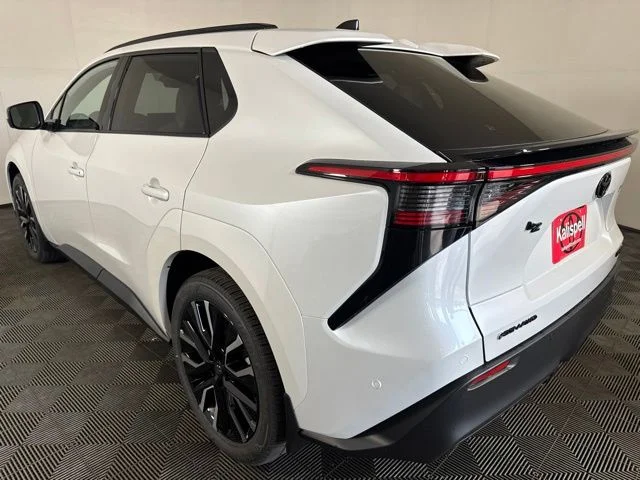 New 2026 Wind Chill Pearl <sup>1</sup> Toyota  Limited image 5