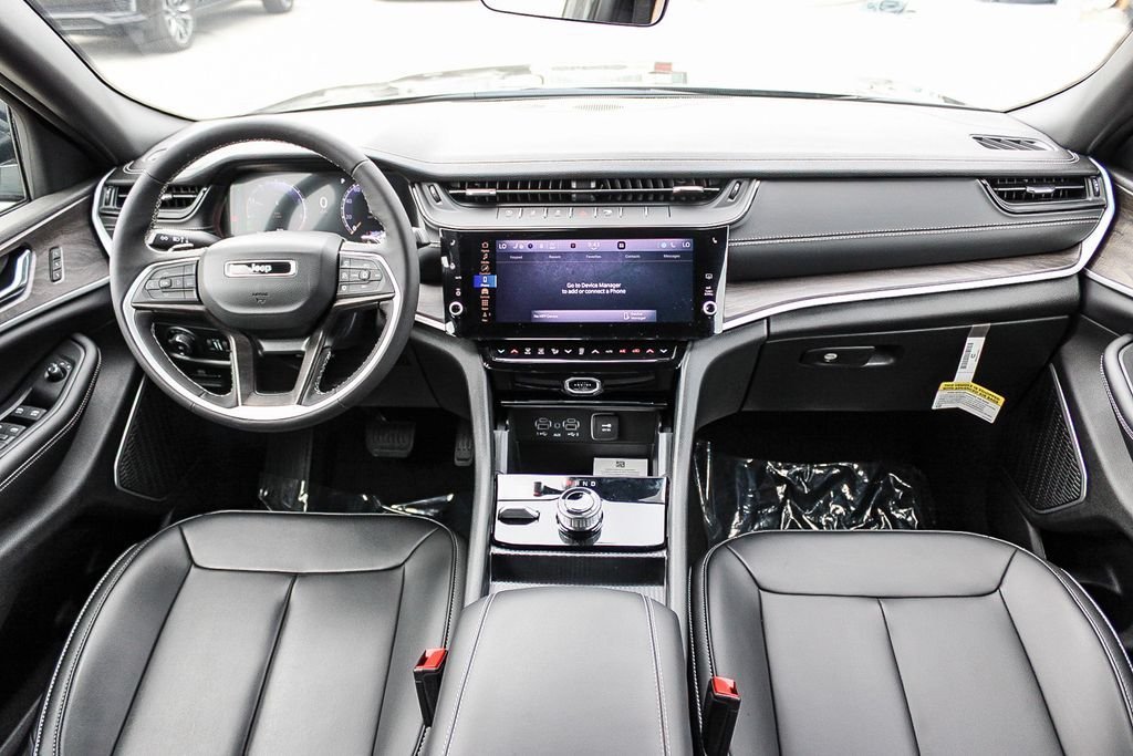 New 2026 Diamond Black Crystal Pearlcoat Jeep Limited image 13