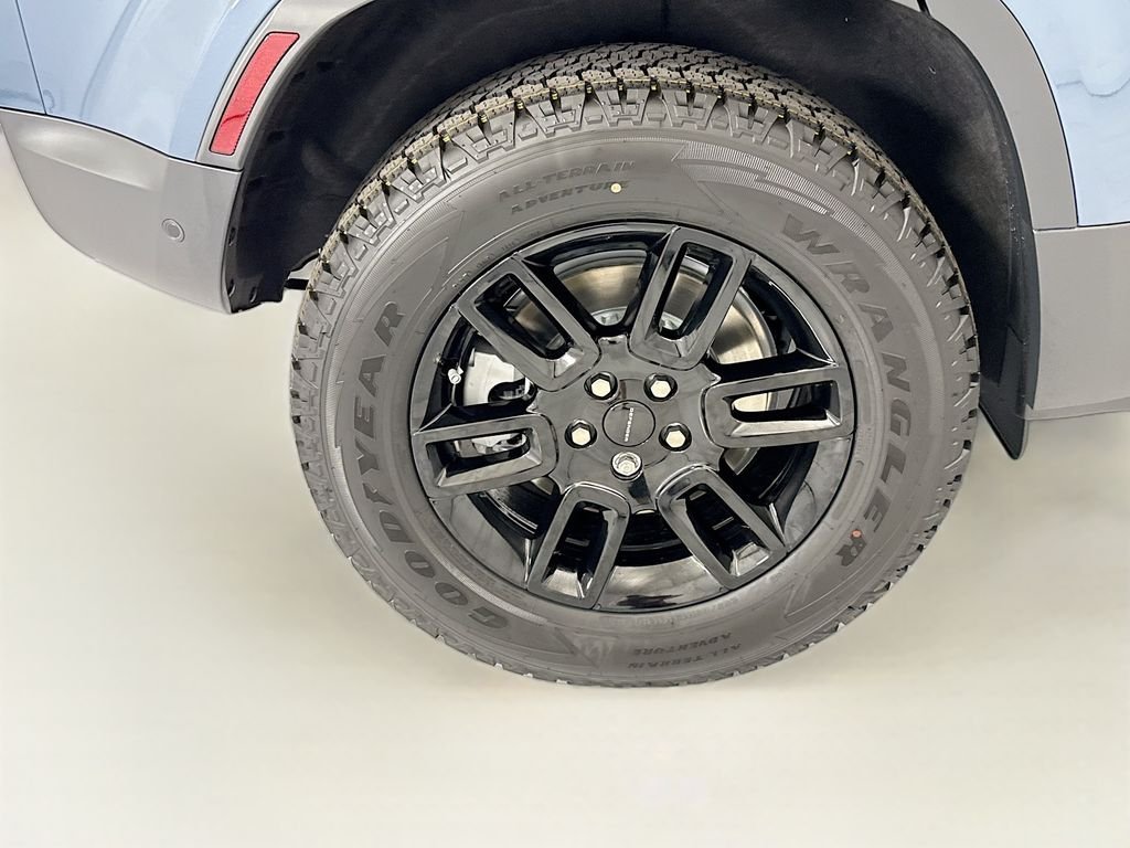 New 2026 Tasman Blue LAND ROVER S image 32