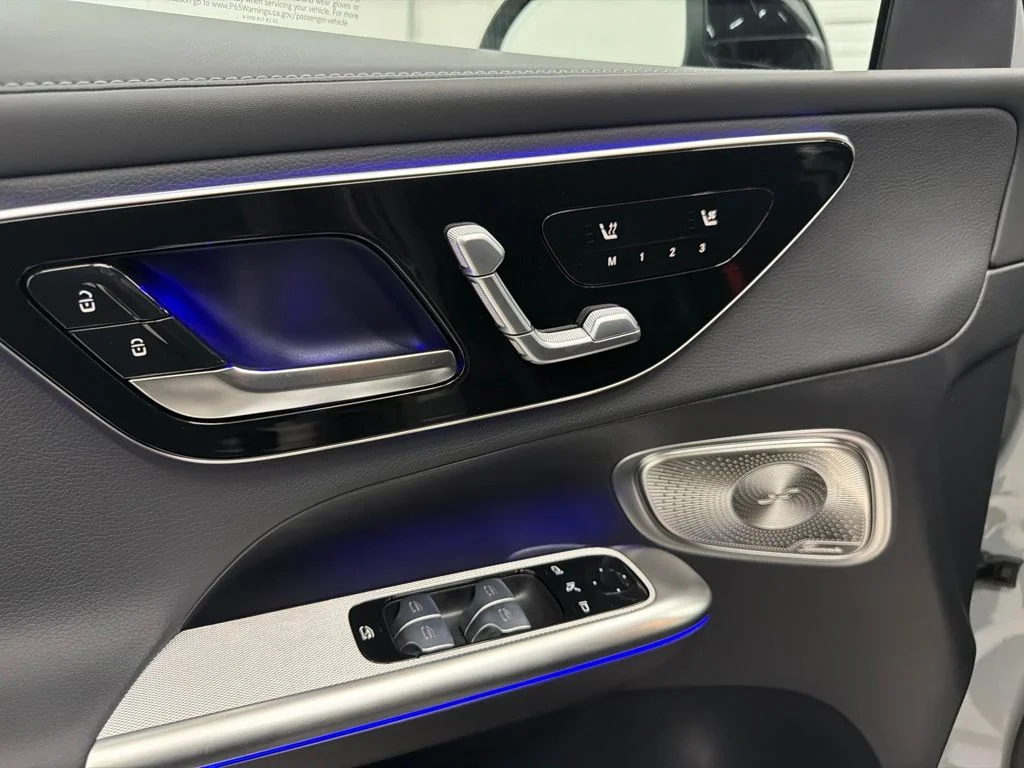 New 2027 White Mercedes-Benz GLC 300 image 19