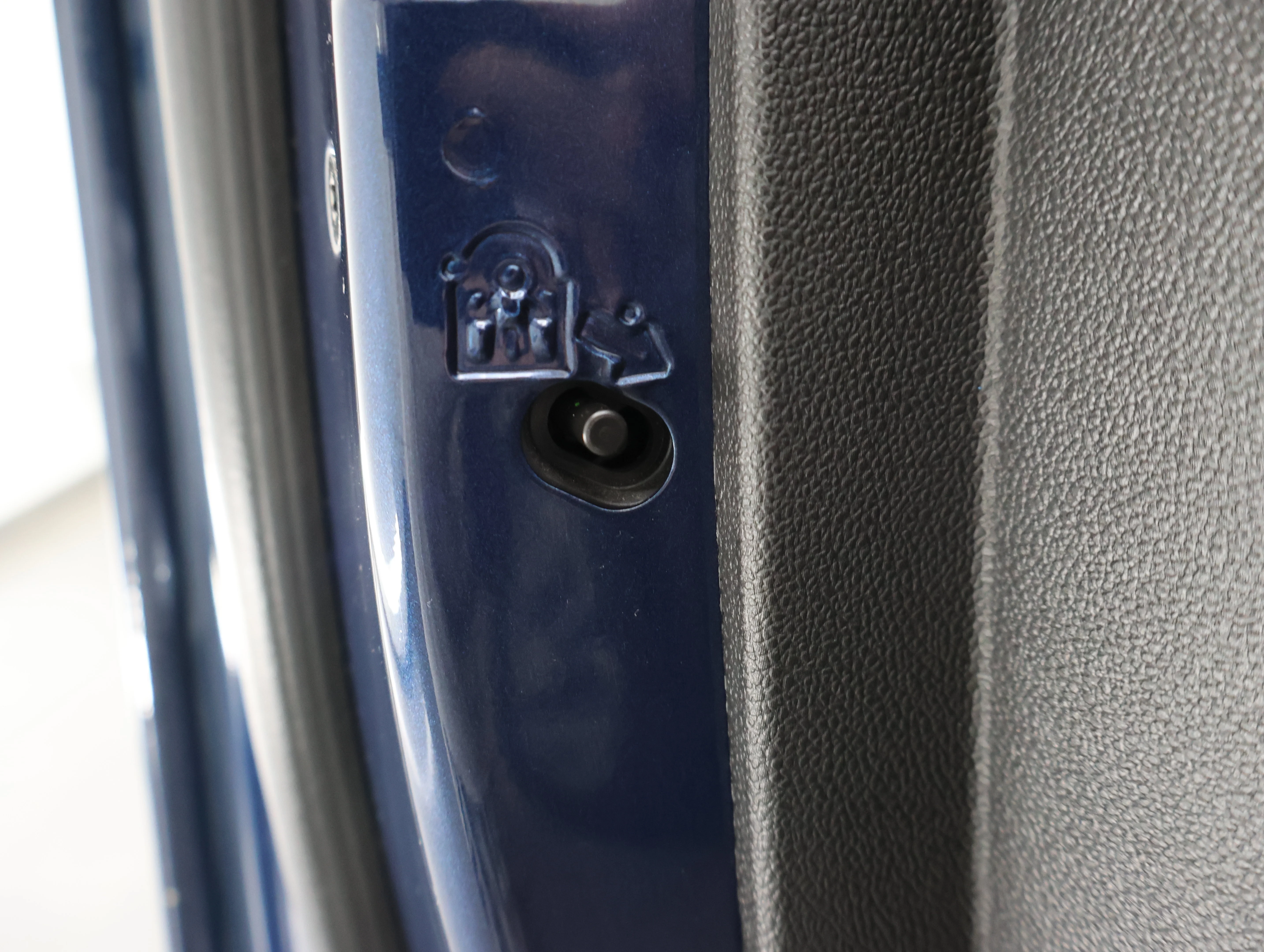 Used 2023 Pacific Blue Metallic GMC SLE image 34