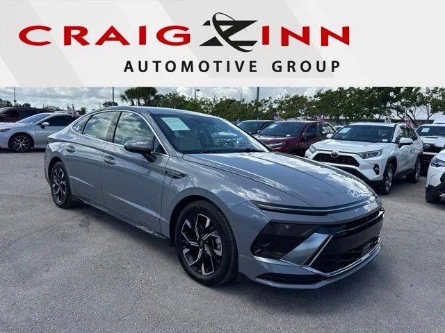 Used 2025 Blue Hyundai SEL image 1