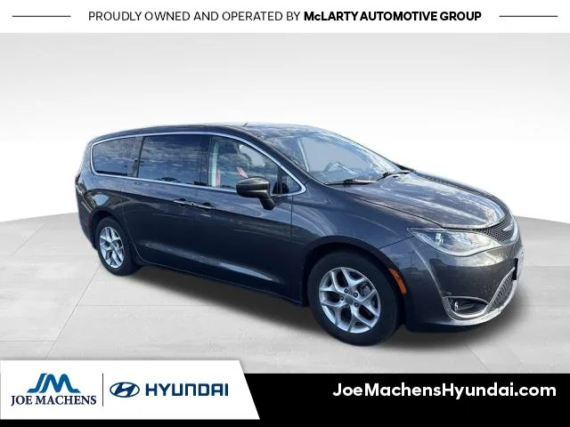 Used 2018 Gray Chrysler Touring Plus image 4